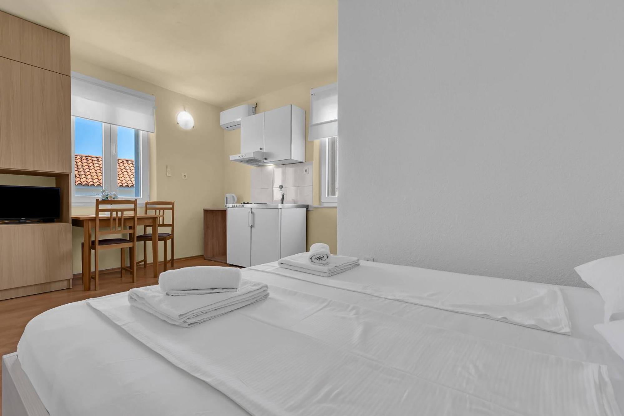 Studios Jakov Makarska Buitenkant foto