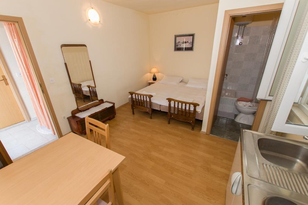 Studios Jakov Makarska Buitenkant foto